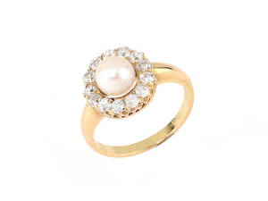 PERLENRING. Akoya-Perle, Durchmesser ca. 6 mm, 13 Altschliff-Brillanten.