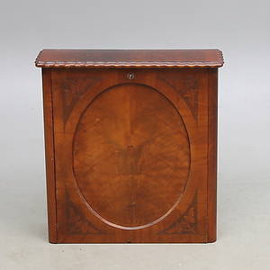 VÄGGSKÅP, mahogny, 1800-tal.