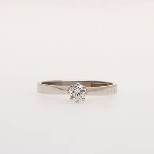 RING, 18k vitguld med diamant 0,20 ct, vikt 2,3 gram.