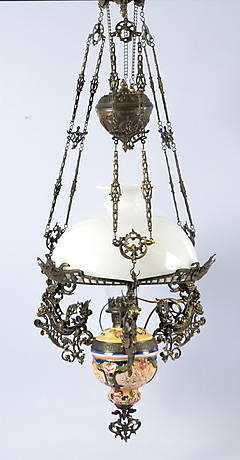 TAKFOTOGENLAMPA, majolika, 1900-talets första hälft.