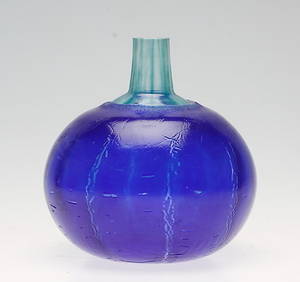 VAS, glas, Gunnel Sahlin, Kosta Boda, signerad.