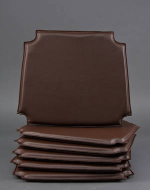 Seks hynder til Hans J. Wegner Y- stol. mocca-farvet skind. 6