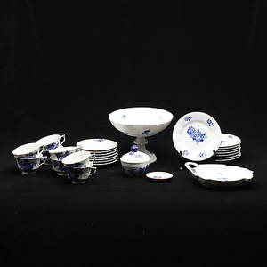 KAFFESERVIS, 27 delar, porslin, Blå Blomst, Royal Copenhagen, Danmark.