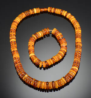 Rav halskæde og armbånd, ca. 105 gr. 2