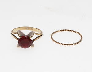 RINGAR, 2 st, 14k guld, total vikt ca 4,9 gr.