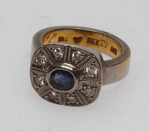 RING, guld, 23k, med blå sten och diamanter, 0,68 ct.