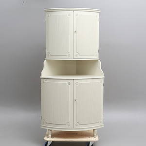 HÖRNSKÅP, gustaviansk stil, 1900-tal.
