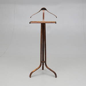 HERRBETJÄNT, trä, 1900-tal.