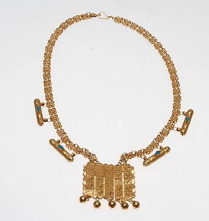 HALSBAND MED HÄNGEN, 21k guld, vikt 41,4 gr.