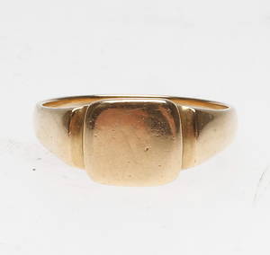 RING, 20k guld, vikt ca 4,9 gr.