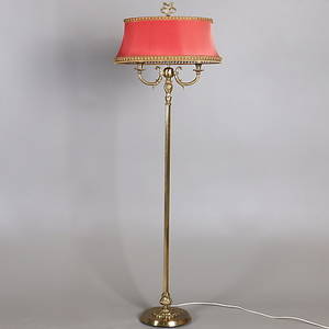 GOLVLAMPA, gulmetall, rokokostil, 1900-talets mitt.