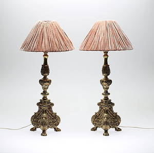 BORDSLAMPOR, 1 par, mässing, barockstil, Nafa, 1900-talets mitt.