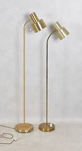 GOLVLAMPOR, 2 st, gulmetall, 1900-tal.