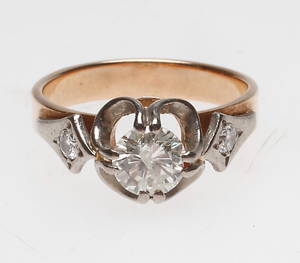 RING MED DIAMANT, 18k guld, total vikt ca 5,8 gr.