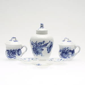 SERVISDELAR, 6 delar, Blå Blomst samt Musselmalet, Royal Copenhagen, Danmark.