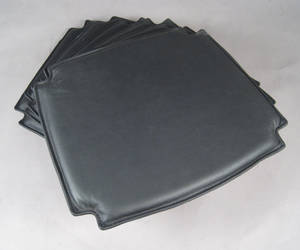 Hyndesæt til Hans J. Wegners Y- stol. Sort læder. 6