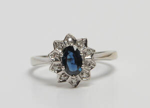 Ring med safir og diamanter 
