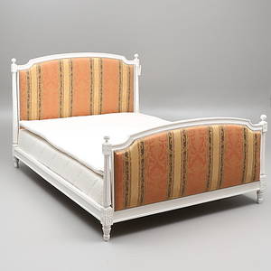 SÄNG med MADRASS, gustaviansk stil, 18001900-tal.