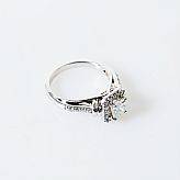 Ring 14 k vitguld diamanter