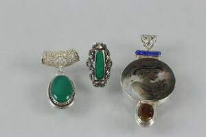 HÄNGEN, 2 st, samt RING, silver med stenar