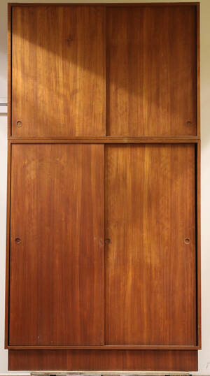 Klædeskab af teaktræ, dansk møbelproducent 