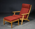 Hans J. Wegner lænestol af eg model 290 med skammel 2