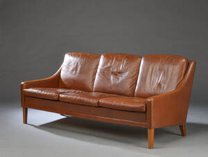 Dansk møbelproducent. Tre-pers. sofa