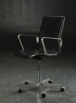 Arne Jacobsen. Oxford kontorstol, sort læder