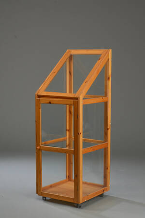 Vitrineskab af fyrretræ