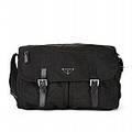 Prada, messengerbag i svart nylon med skinn