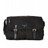 Prada, messengerbag i svart nylon med skinn