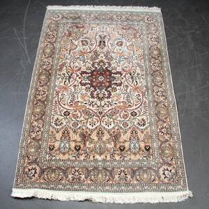 Orientalsk tæppe, uld på bomuld, 190 x 125 cm. 