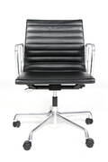 Charles Eames. Kontorstol model EA 117, sort læder 