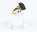 Ring, 18k guld, vikt med svart sten 5,45 gram