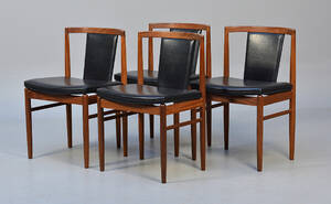 Dansk møbelproducent. Sæt på fire stole i teak, betræk i skai