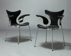 Arne Jacobsen. Mågen. Par armstole 2