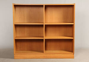 Dansk møbelproducent, reol i egetræ