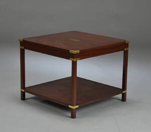 Bord af mahogni og messing