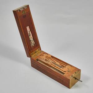 Toilettegarnityr, 1800-tal