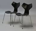 Arne Jacobsen. Par Grand Prix stole af formbøjet, sortlaseret træ2 