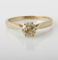 Solitairering med brilliant. 0,65 ct. Yellow. P2.