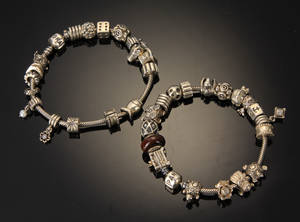 To Pandora armbånd, 36 charms 2
