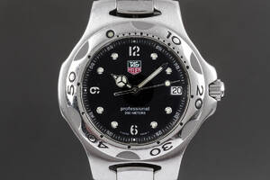 Tag Heuer Professional. Herreur i stål med sort skive med dato, 2000erne 