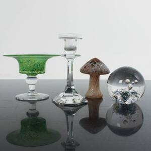 PARTI KONSTGLAS, 4 delar, bl.a Göran Wärff, Kosta Boda