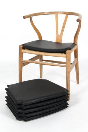Sæt på seks hynder til H. J. Wegners Y-stol. sort læder og koldskum.