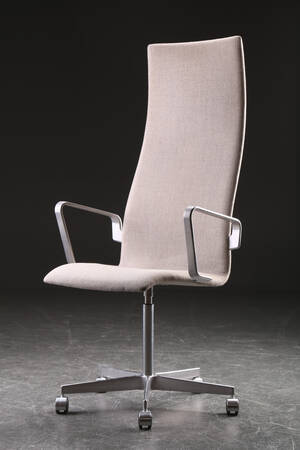 Arne Jacobsen. Oxford kontorstol med armlæn, model 3292 