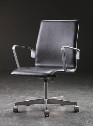 Arne Jacobsen. Oxford kontorstol, sort læder 
