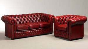 Chesterfield stil. Tre-pers. sofa samt lænestol 2