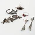 SMYCKEN Silver, broscher, ringar, hörhangen