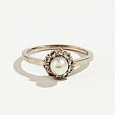 Ring 18 k vitguld med odlad pärla samt diamanter